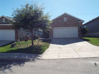 4937 Hallies Garden, St Hedwig, TX 78152
