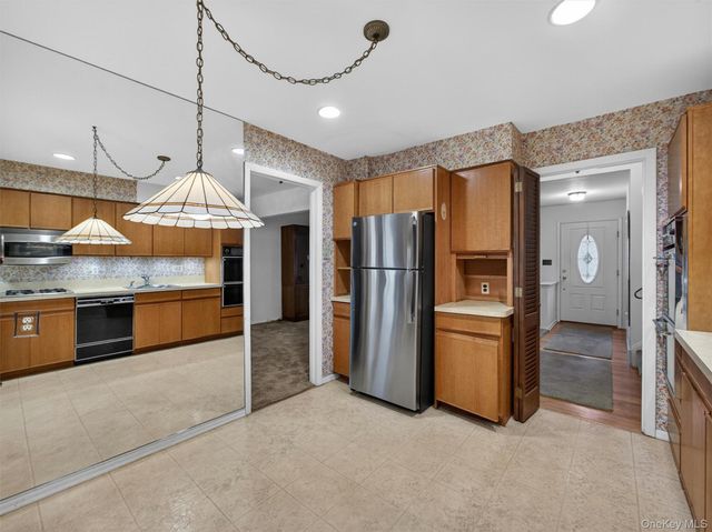 18 Mark Lane, New City, NY 10956