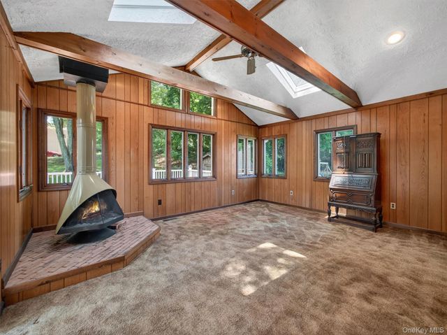 18 Mark Lane, New City, NY 10956