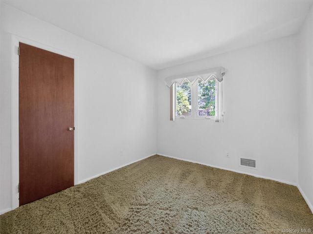 18 Mark Lane, New City, NY 10956
