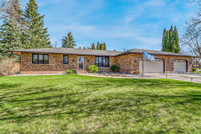 42 36th Avenue NE, Fargo, ND 58102