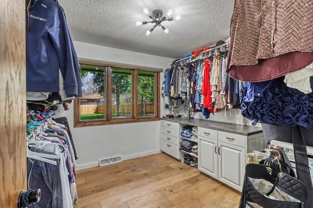 42 36th Avenue NE, Fargo, ND 58102