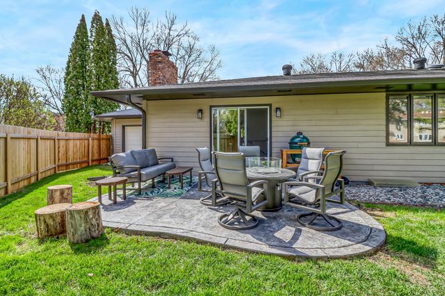 42 36th Avenue NE, Fargo, ND 58102