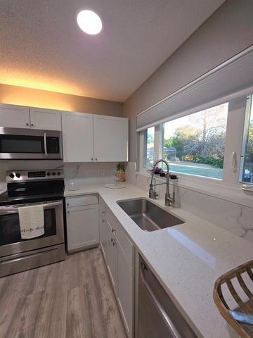 5165 CEDAR HAMMOCK LN 5165, Sarasota, FL 34232