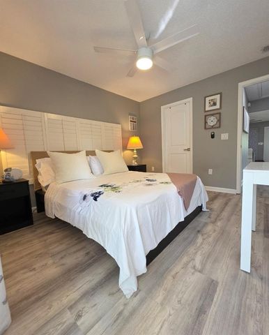 5165 CEDAR HAMMOCK LN 5165, Sarasota, FL 34232