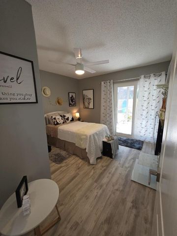 5165 CEDAR HAMMOCK LN 5165, Sarasota, FL 34232