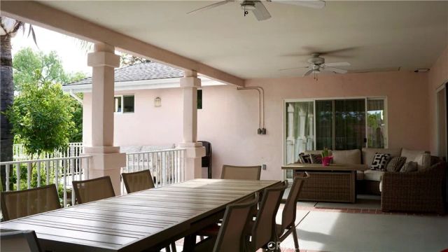 925 Sherlock Dr, Burbank, CA 91501