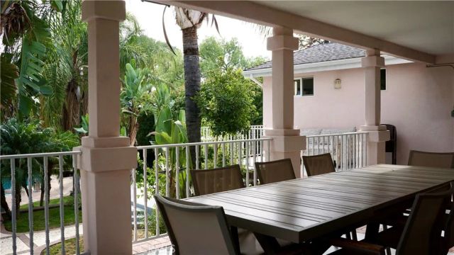 925 Sherlock Dr, Burbank, CA 91501