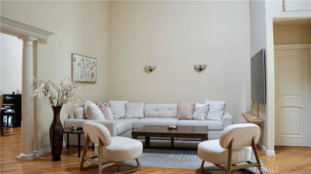 925 Sherlock Dr, Burbank, CA 91501