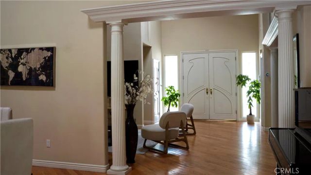 925 Sherlock Dr, Burbank, CA 91501