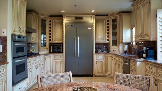 925 Sherlock Dr, Burbank, CA 91501