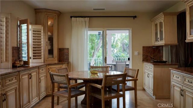 925 Sherlock Dr, Burbank, CA 91501