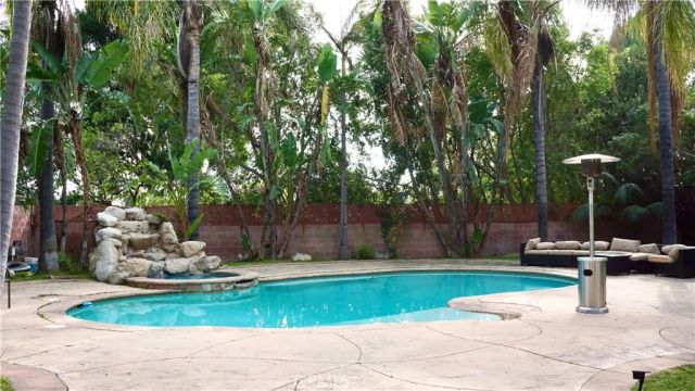 925 Sherlock Dr, Burbank, CA 91501