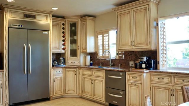 925 Sherlock Dr, Burbank, CA 91501