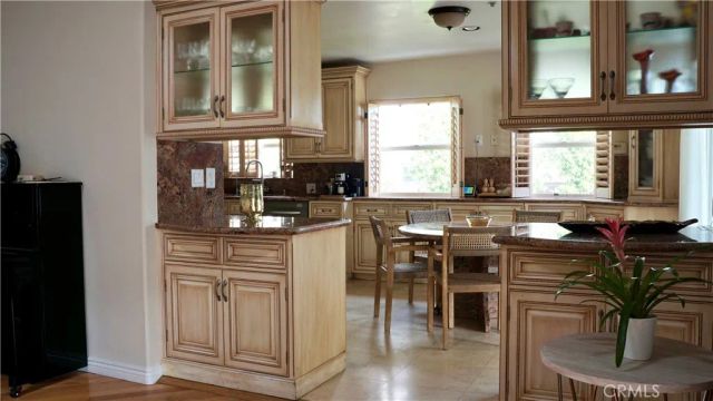 925 Sherlock Dr, Burbank, CA 91501