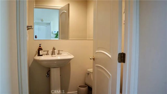 925 Sherlock Dr, Burbank, CA 91501