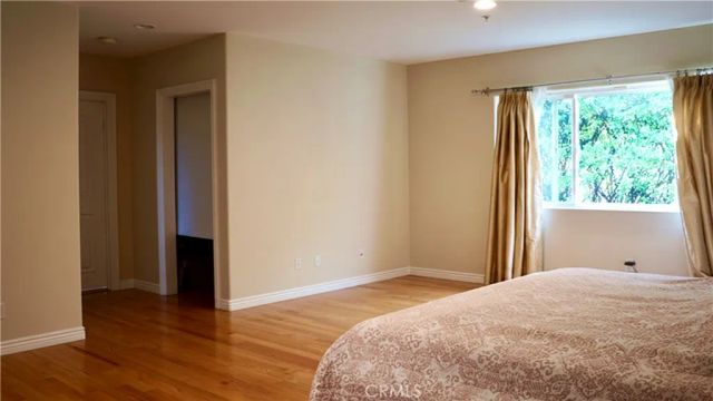 925 Sherlock Dr, Burbank, CA 91501