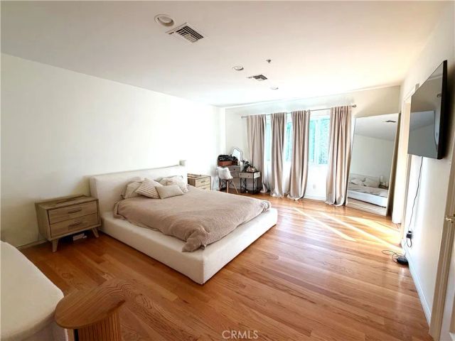 925 Sherlock Dr, Burbank, CA 91501