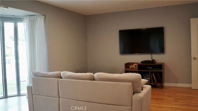 925 Sherlock Dr, Burbank, CA 91501