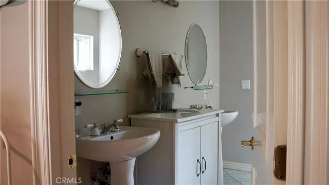 925 Sherlock Dr, Burbank, CA 91501