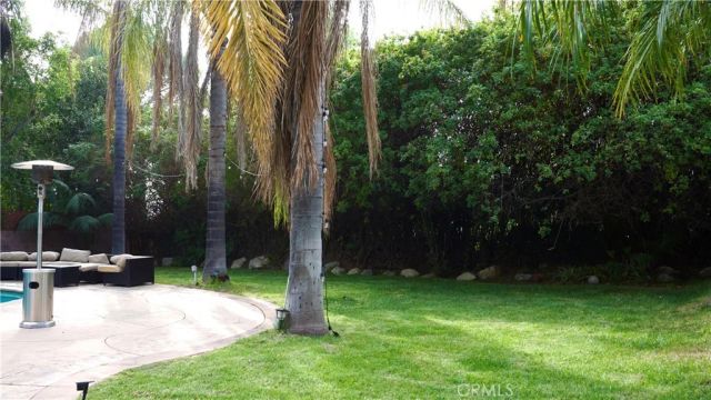 925 Sherlock Dr, Burbank, CA 91501