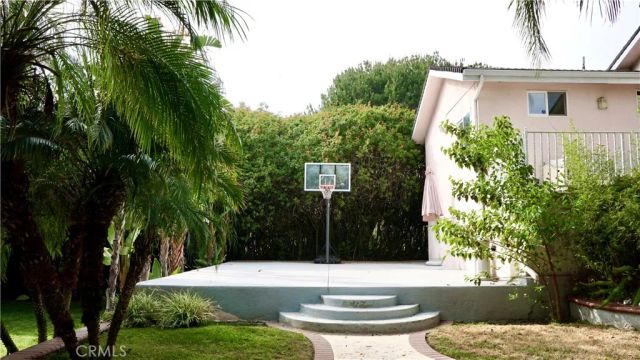 925 Sherlock Dr, Burbank, CA 91501