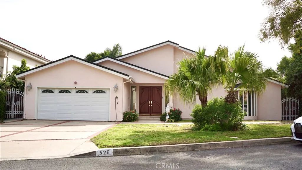 925 Sherlock Dr, Burbank, CA 91501