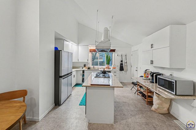 5506 SW 19th ST, Topeka, KS 66604