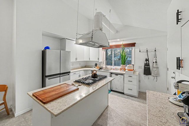 5506 SW 19th ST, Topeka, KS 66604