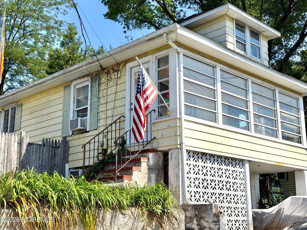 195 2nd Street, Keyport, NJ 07735