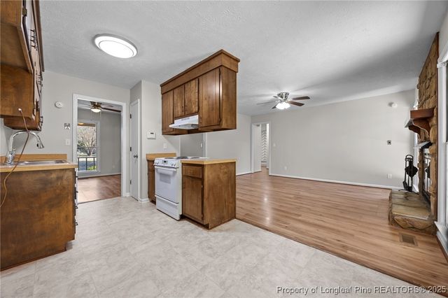 911 Axis Circle, Hope Mills, NC 28348