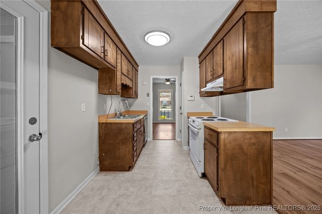 911 Axis Circle, Hope Mills, NC 28348