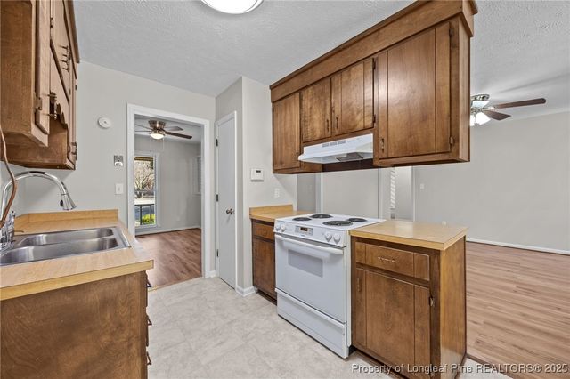 911 Axis Circle, Hope Mills, NC 28348