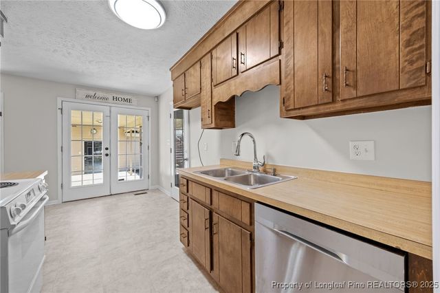 911 Axis Circle, Hope Mills, NC 28348