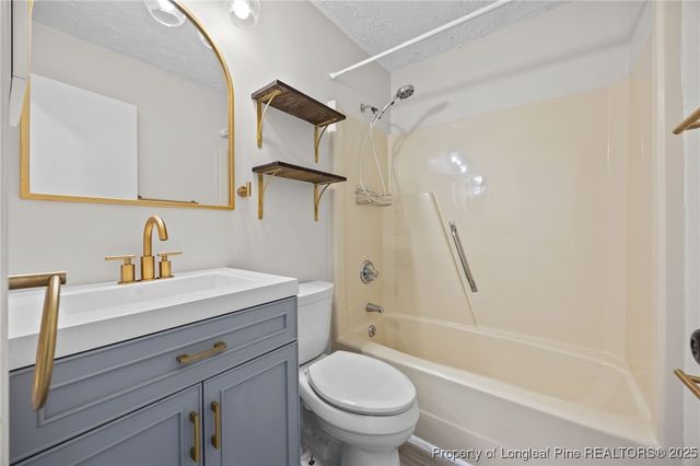 911 Axis Circle, Hope Mills, NC 28348