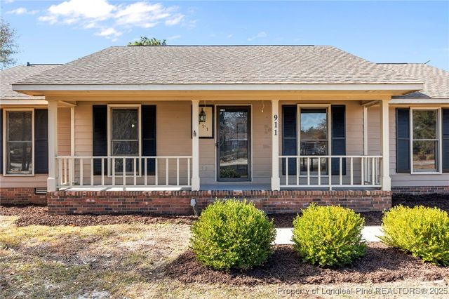 911 Axis Circle, Hope Mills, NC 28348