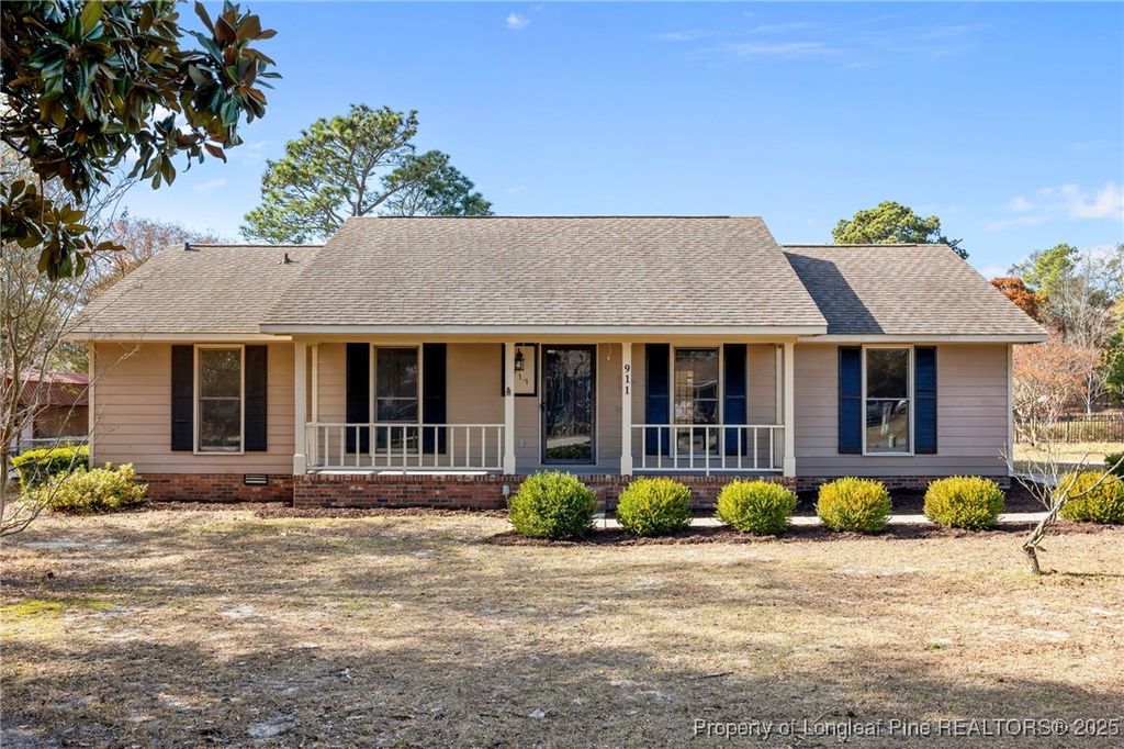 911 Axis Circle, Hope Mills, NC 28348