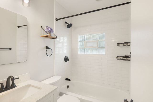 110 E 56th Street, Westmont, IL 60559