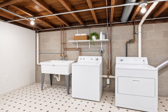 110 E 56th Street, Westmont, IL 60559