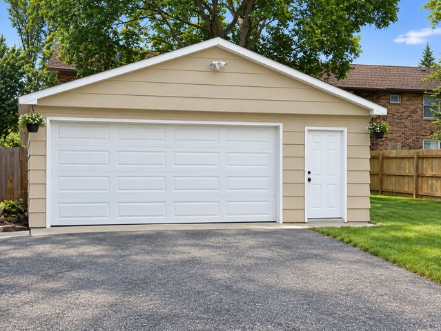 110 E 56th Street, Westmont, IL 60559