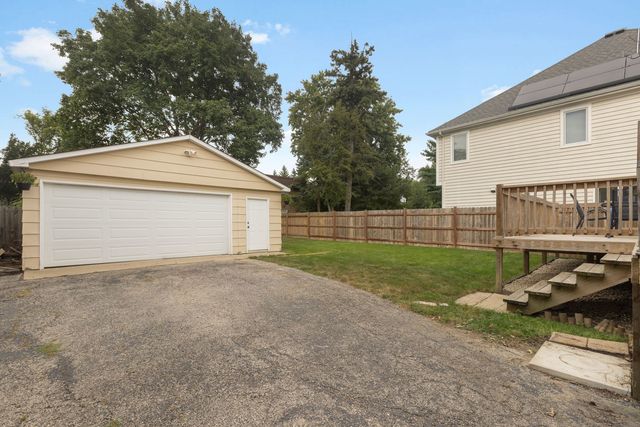 110 E 56th Street, Westmont, IL 60559