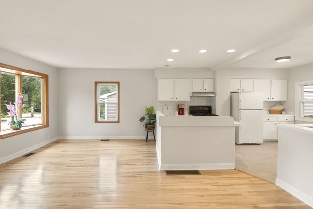 110 E 56th Street, Westmont, IL 60559