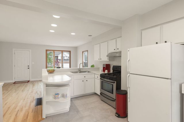 110 E 56th Street, Westmont, IL 60559