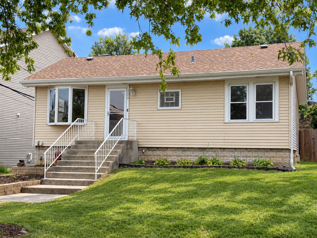 110 E 56th Street, Westmont, IL 60559