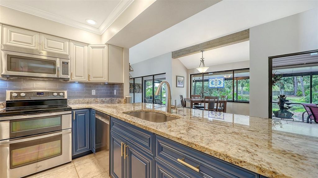 Image 3 of property listing at 4396 WOODMANS CHART 146, Sarasota, FL 34235