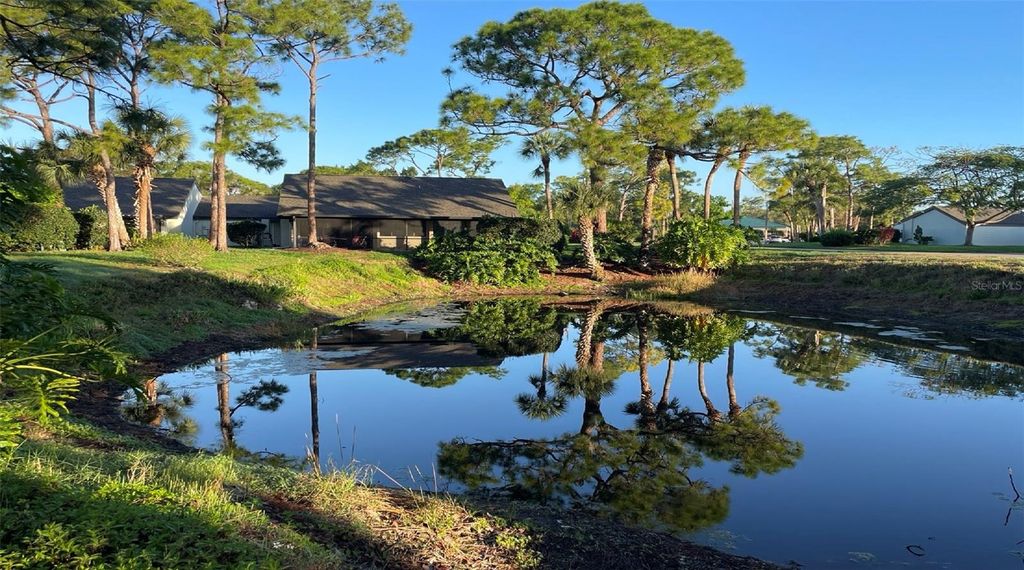 Image 5 of property listing at 4396 WOODMANS CHART 146, Sarasota, FL 34235