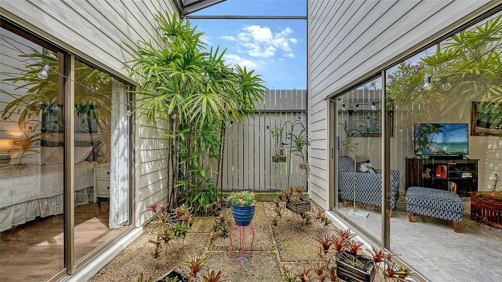 Image 9 of property listing at 4396 WOODMANS CHART 146, Sarasota, FL 34235