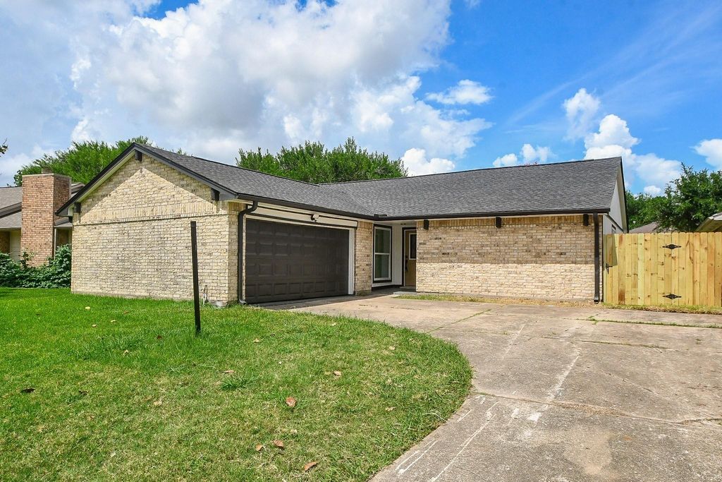 6530 La Violetta Drive, Houston, TX 77083