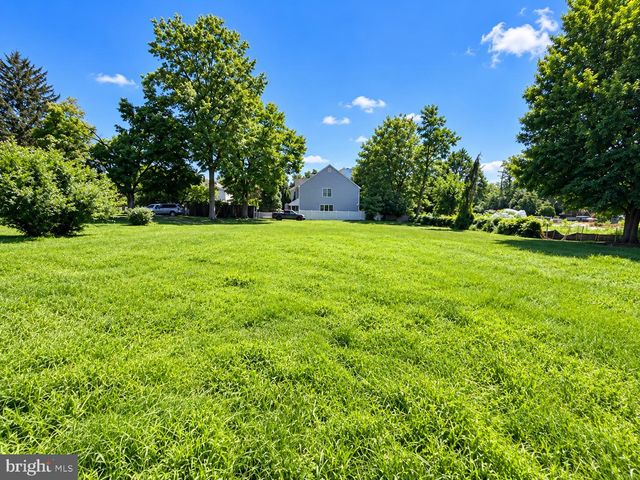 24 MARTINS LN, Rockville, MD 20850