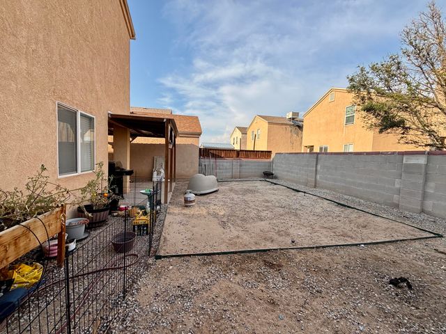 651 Little Wings Loop SW, Los Lunas, NM 87031